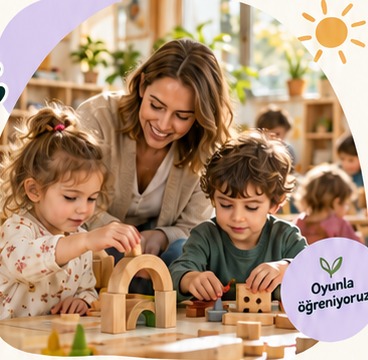 Öğretmen ve çocuklar ahşap bloklarla oynuyor